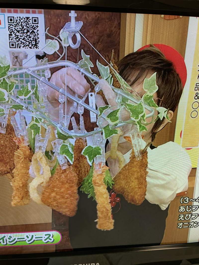 圖片9 《放送事故級的料理節目》衣架吊起炸物的擺盤方式,這已經不是有沒有消毒的問題了吧... | 宅宅新聞