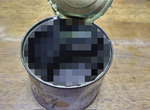 《日本網友發現30年前的水果罐頭》變得像墨汁般烏漆抹黑 出乎意料竟然沒什麼臭味 《日本網友發現30年前的水果罐頭》變得像墨汁般烏漆抹黑 出乎意料竟然沒什麼臭味