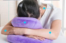 《趴睡枕的18禁用途》拿來當作飛機杯固定器超好用？不知情網友下訂被家人追問超尷尬