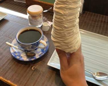 日本咖啡店挑戰《世界最長霜淇淋》站在地表上的我第一次有了想戰勝地心引力的念頭