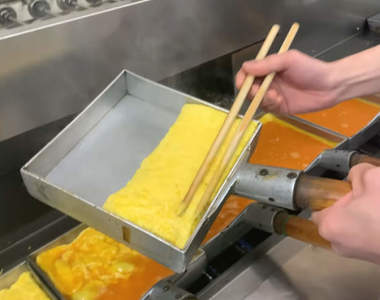 直拍《玉子燒製作過程》知名老店平常看不見的廚房運作情況