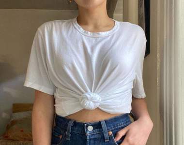 網友看法《女孩T恤打結裝扮》非常適合夏天而且好看又性感