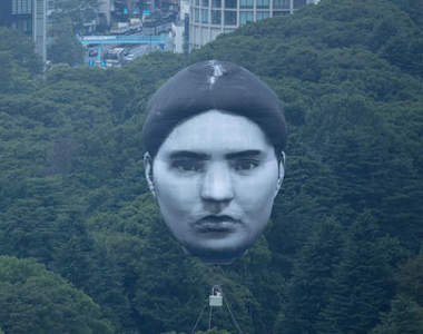 東京上空出現《人頭熱氣球》西川貴教一早起床嚇到還以為有〝女巨人〞