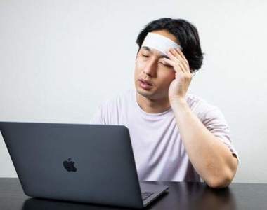 網友看法《那些動作會讓人覺得很大叔》走路的時候手交叉在後面，這種事我常常做啊