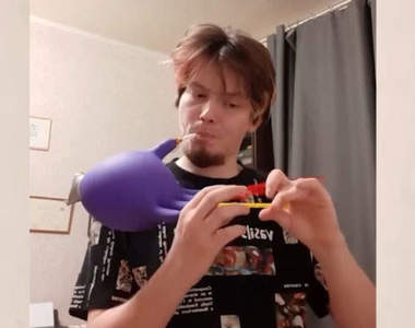 網友創意《塑膠手套自製風笛》加跟吸管就可以演奏出美妙旋律