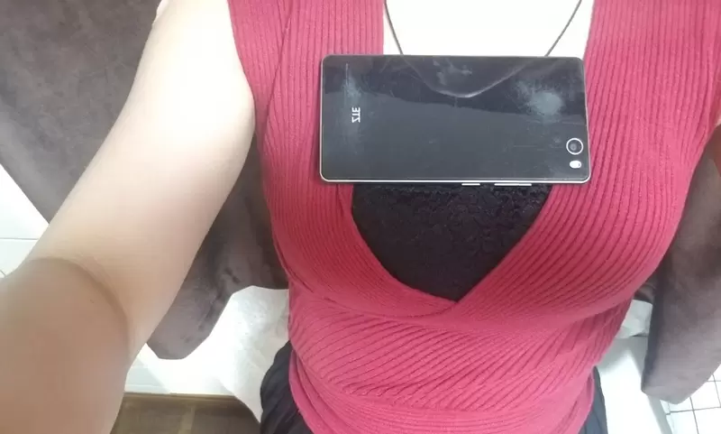 《巨乳作家捍衛身材戰網友》大頭貼前凸後翹被批評物化女性 公開照片證明自己的乳真的這麼巨