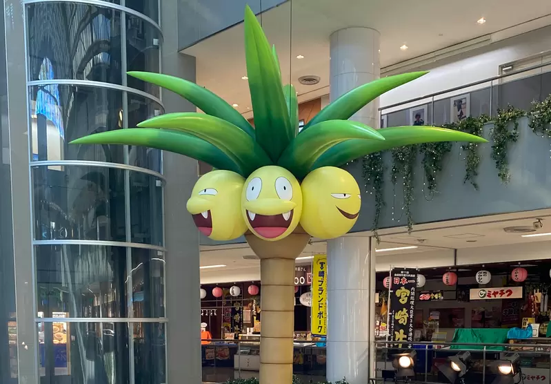 最愛宮崎寶可夢《1:1比例 阿羅拉椰蛋樹》將近11m的高度這絕對是宮崎機場最醒目的存在