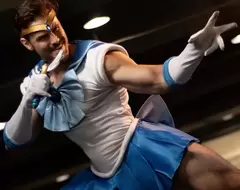 筋肉就是魔法《男大叔cos水手水星》宇宙神光請賜給我力量(物理)