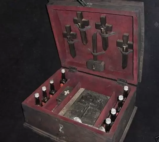 網友分享《19世紀吸血鬼滅殺組合》居家旅行必備工具組,有備無患啊各位~ 網友分享《19世紀吸血鬼滅殺組合》居家旅行必備工具組,有備無患啊各位~