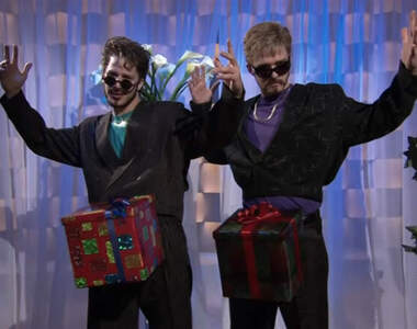 找路人摸恐怖箱《真實版 Dick In A Box》男子上街實測結果猥褻女生被警察抓走惹