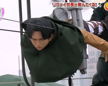 《里維兵長整人企劃》立體機動裝置迎面飛來的恐懼 進擊的巨人粉絲們想不想體驗看看？