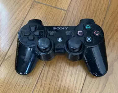 《冰箱發現PS3手把》5年前買的冰箱竟然藏著這種東西?困惑與恐懼籠罩漫畫家