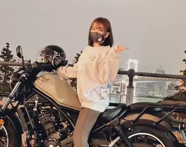 《正妹騎士YouTuber車禍震撼影片》被逆向汽車撞到飛起來 保住一命努力復健但願繼續騎車