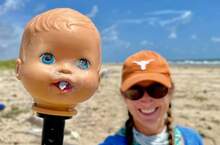 驚悚發現《沙灘詭異娃娃殘骸》路果踢到發現一顆沒頭髮的娃娃正在看著你~嚇