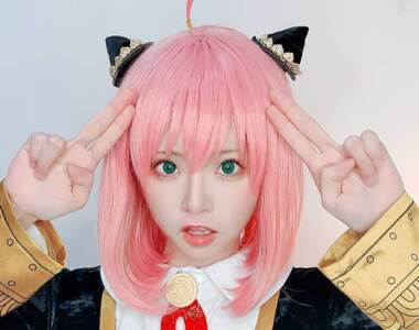 正妹Coser扮《間諜家家酒 安妮亞·佛傑》笑起來可愛迷人的超能力少女