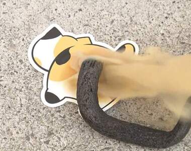 大受小朋友歡迎的煙火《貓便便蛇炮》長長的便便外加濃厚的屁煙超惡搞