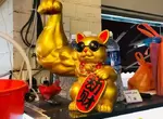 網友分享《覺得酷但哪裡怪怪的創意》比起招財貓或許劫財貓能讓老闆賺更多錢吧? 網友分享《覺得酷但哪裡怪怪的創意》比起招財貓或許劫財貓能讓老闆賺更多錢吧?