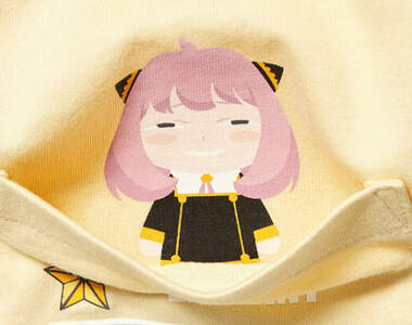 聯名新T恤《間諜家家酒 X UNIQLO UT》安妮亞那件應該會被搶到缺貨喔