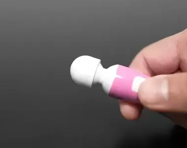 趣味扭蛋《迷你電動穴位按摩棒》體積小攜帶方便,掛在身上想用隨時可用喔