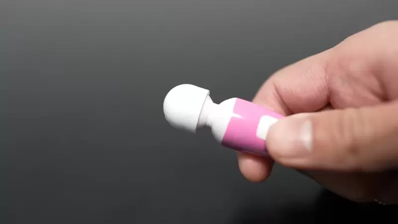 趣味扭蛋《迷你電動穴位按摩棒》體積小攜帶方便,掛在身上想用隨時可用喔 趣味扭蛋《迷你電動穴位按摩棒》體積小攜帶方便,掛在身上想用隨時可用喔