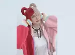 航海王聯名商品《ONE PIECE FILM RED X PEACH JOHN》還有日本知名COSER「Enako」也加入擔任內衣拍攝模特兒