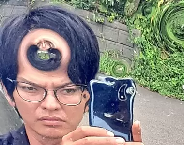 《用反射鏡玩自拍爆紅的人》發掘潛藏其中的藝術潛力 原來梵谷就是這樣畫出星夜的