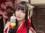 正妹cos《魔物獵人崛起 火芽》兔兔糰子想要跟她一人一串一起吃 正妹cos《魔物獵人崛起 火芽》兔兔糰子想要跟她一人一串一起吃