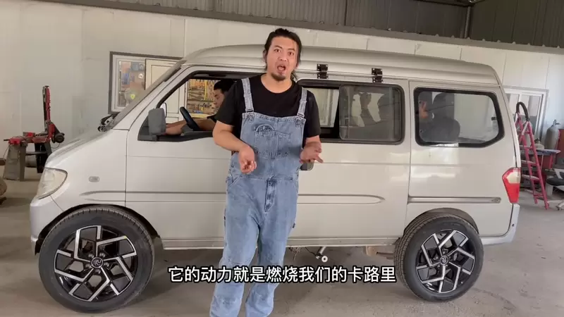 手工耿Handy Geng製作《人力健身房車》4個大漢在密閉空間裡揮灑汗水,那畫面太美我不敢看XD 手工耿Handy Geng製作《人力健身房車》4個大漢在密閉空間裡揮灑汗水,那畫面太美我不敢看XD