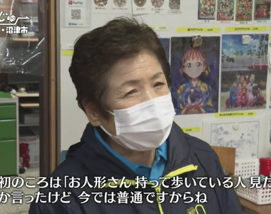 《聖地居民對宅宅的看法》當初覺得有人拿著公仔走來走去很奇怪 如今大家早就習以為常了