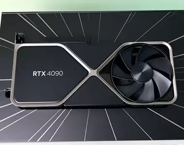 跟香蕉比…《Nvidia RTX 4090》有多大？放在一些熟悉的物體旁邊、來比比大小！