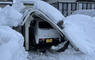 《在雪國停車要冒的風險》日本網友上個月開開心心交車 如今新車被雪壓扁欲哭無淚