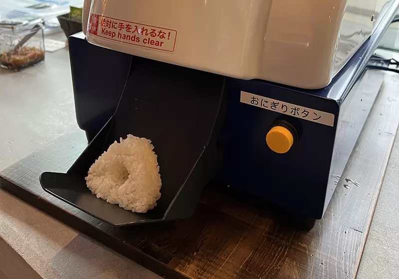 《三角飯糰成型機》日本網友大讚這台機器太夢幻 每一家都應該要有一台 《三角飯糰成型機》日本網友大讚這台機器太夢幻 每一家都應該要有一台