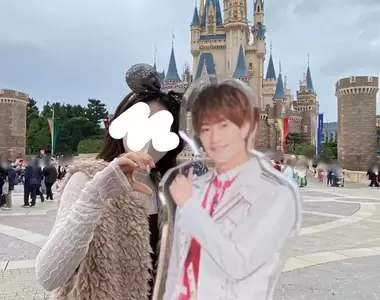 外出拍照技巧《偶像壓克力立牌的正確用法》這畫面裡有愛！大家感受到了嘛