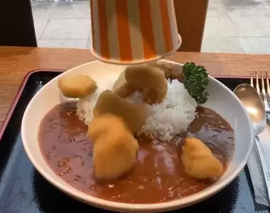 《創意美食:落石咖哩飯》公路休息站化危機為轉機 讓你親手體驗大自然的驚人威力