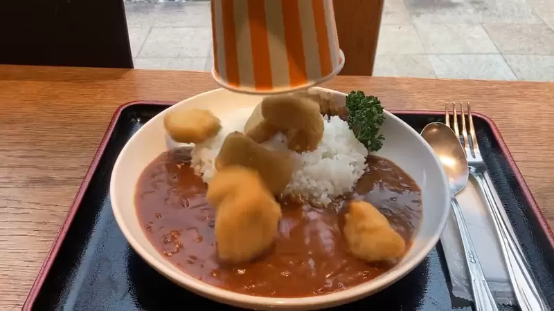 《創意美食:落石咖哩飯》公路休息站化危機為轉機 讓你親手體驗大自然的驚人威力 《創意美食:落石咖哩飯》公路休息站化危機為轉機 讓你親手體驗大自然的驚人威力