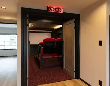 《我家就是電影院》日本租屋市場出現電影迷夢寐以求的神物件?進門1秒就是豪華視聽室