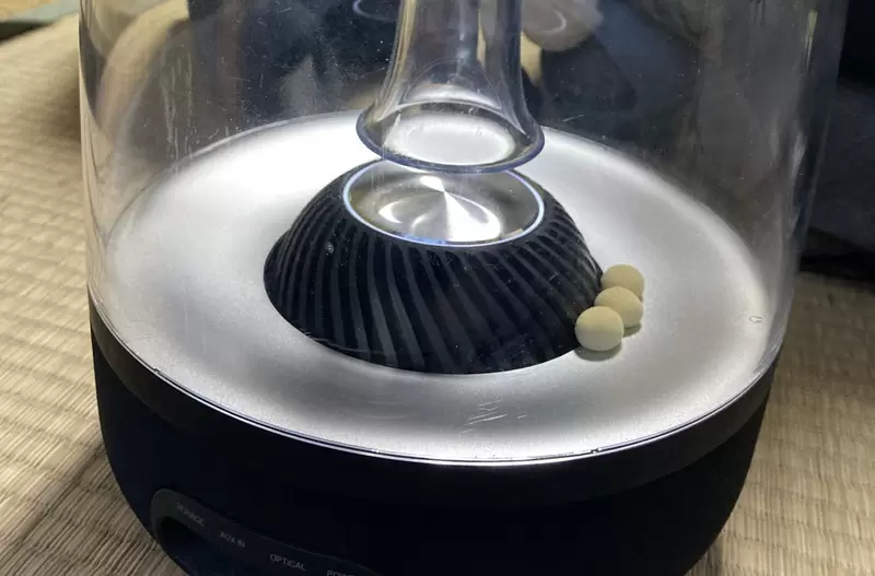 《小饅頭掉進喇叭裡面了》日本網友著急求救 憑你的智慧能不能夠將它拿出來？