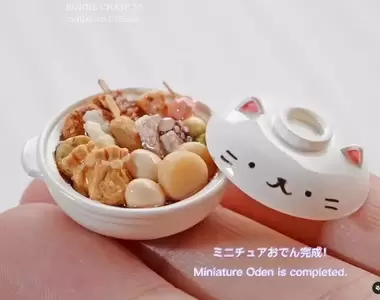藝術家巧手製作《微型袖珍藝術作品》精細製作各種拇指般大小的小物
