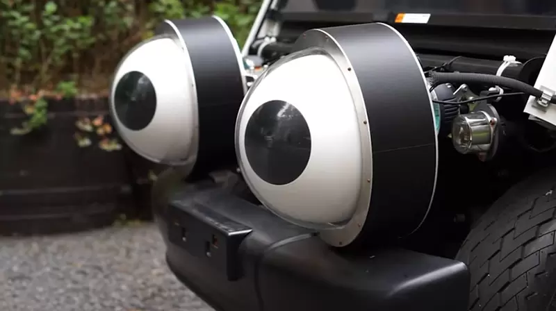 東大講師建議汽車加上《大眼睛》可以讓行車更安全，讓汽車與與行人進行有效的互動！