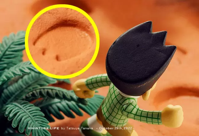 微型藝術家創作《發現恐龍腳印哆啦A夢模型》這樣子怎麼這麼像小夫的頭髮XD 微型藝術家創作《發現恐龍腳印哆啦A夢模型》這樣子怎麼這麼像小夫的頭髮XD