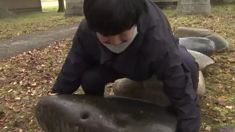 《神社破百公斤的石頭移動了》神明顯靈?靈異事件?其實是大力士在守護消失的「力石」傳統 《神社破百公斤的石頭移動了》神明顯靈?靈異事件?其實是大力士在守護消失的「力石」傳統