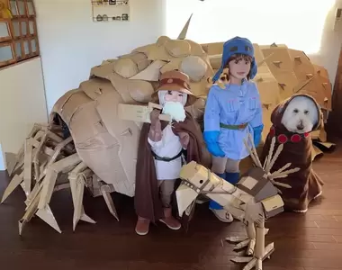 一家人齊心製作的《萬聖節風之谷Cosplay》小小娜烏西卡跟猶巴看起來可愛極惹❤