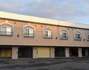 《汽車旅館改造出租套房》隔音佳浴室大房租便宜又附車庫 簡直是不可多得的優良物件？