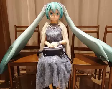 《和初音未來結婚的男子》四周年紀念，幸福的生活著還帶著老婆外出吃大餐