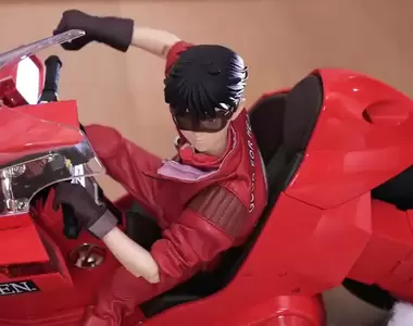 用停格動畫重現《AKIRA金田正太郎摩托車煞車名場面》絲滑流暢的畫面讓人想像不到這是Stop motion拍出來的啊
