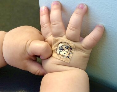 《小兒科醫護的必備技能》一定要學會在OK繃上塗鴉 保證讓小朋友瞬間不哭了