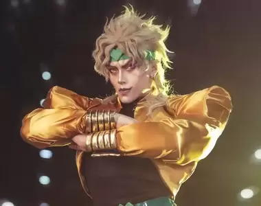 JoJo的奇妙冒險《迪奧·布朗度cosplay》無懈可擊的完成度!就差運來一台壓路機就算完美惹