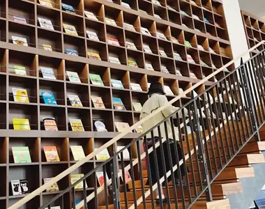 《日本新開幕圖書館炎上》注重美觀卻犧牲實用性 本末倒置的奇葩設計成了近年的流行？