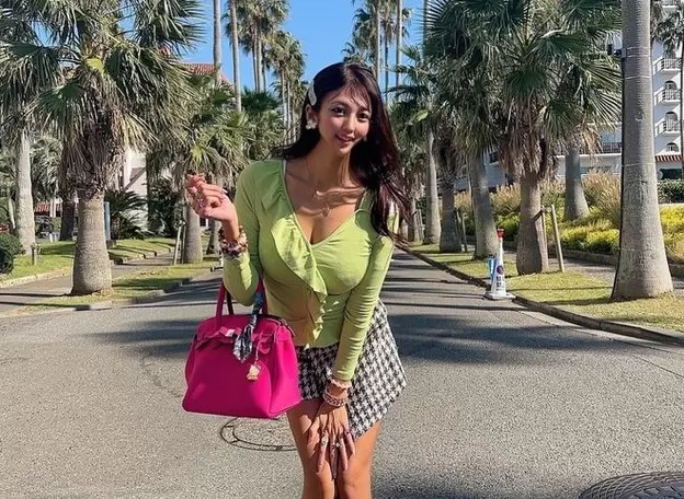 網友分享《發現了一位身材超好的美女》這身高比例應該算是幾頭身讓我猶豫惹? 網友分享《發現了一位身材超好的美女》這身高比例應該算是幾頭身讓我猶豫惹?