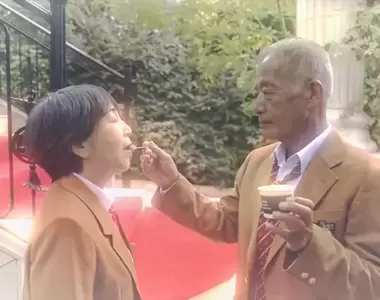 戀愛偶像劇形式的《新潟老牌冰淇淋廣告》演員年紀加起來恐怕都超過420歲吧(汗)
